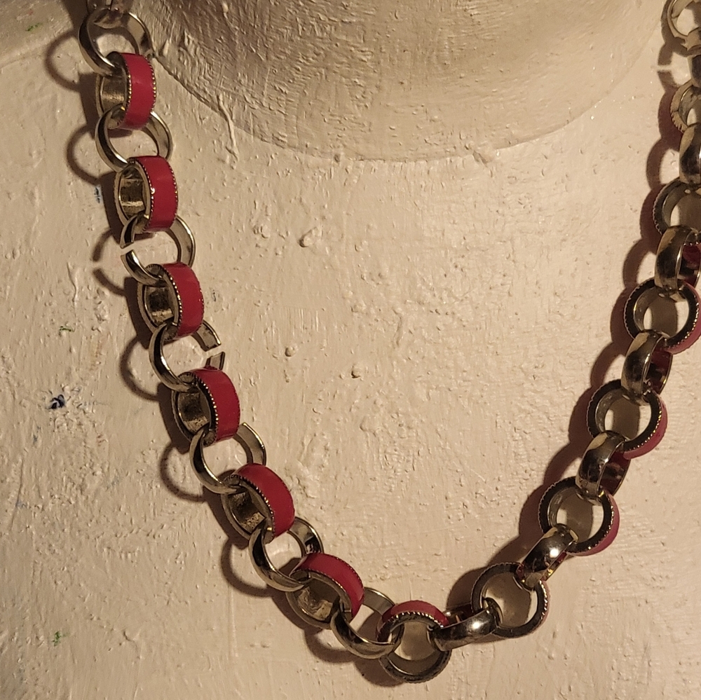 NWT Elegant PinkENAMEL  and Silver Chain Necklace